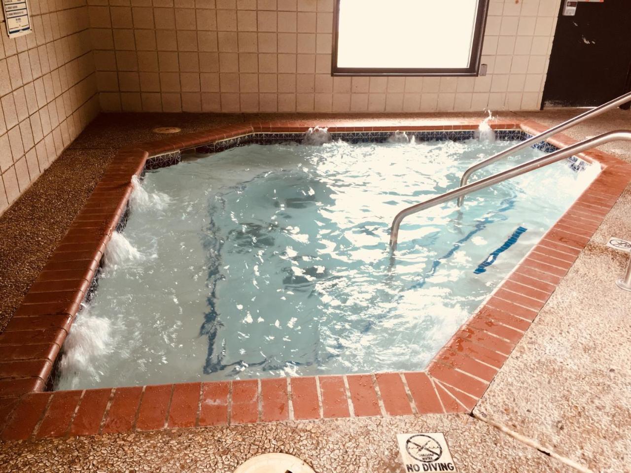 Regency Inn And Suites Stilwell Exterior foto